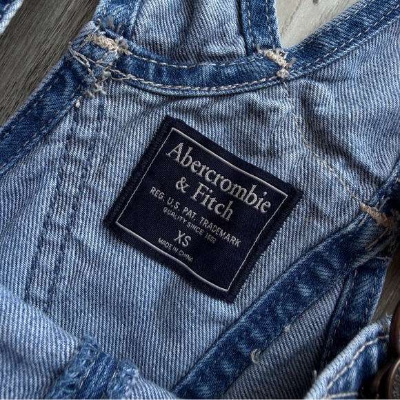 Abercrombie & Fitch distressed denim overall shorts - Picture 2 of 5